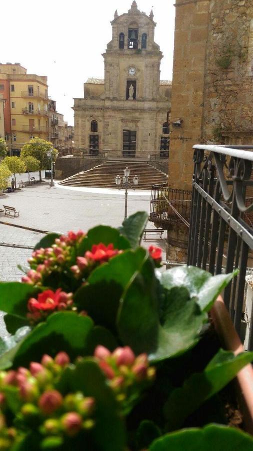 Mirabella Imbaccari B&B L'Angolo Sulla Piazza المظهر الخارجي الصورة